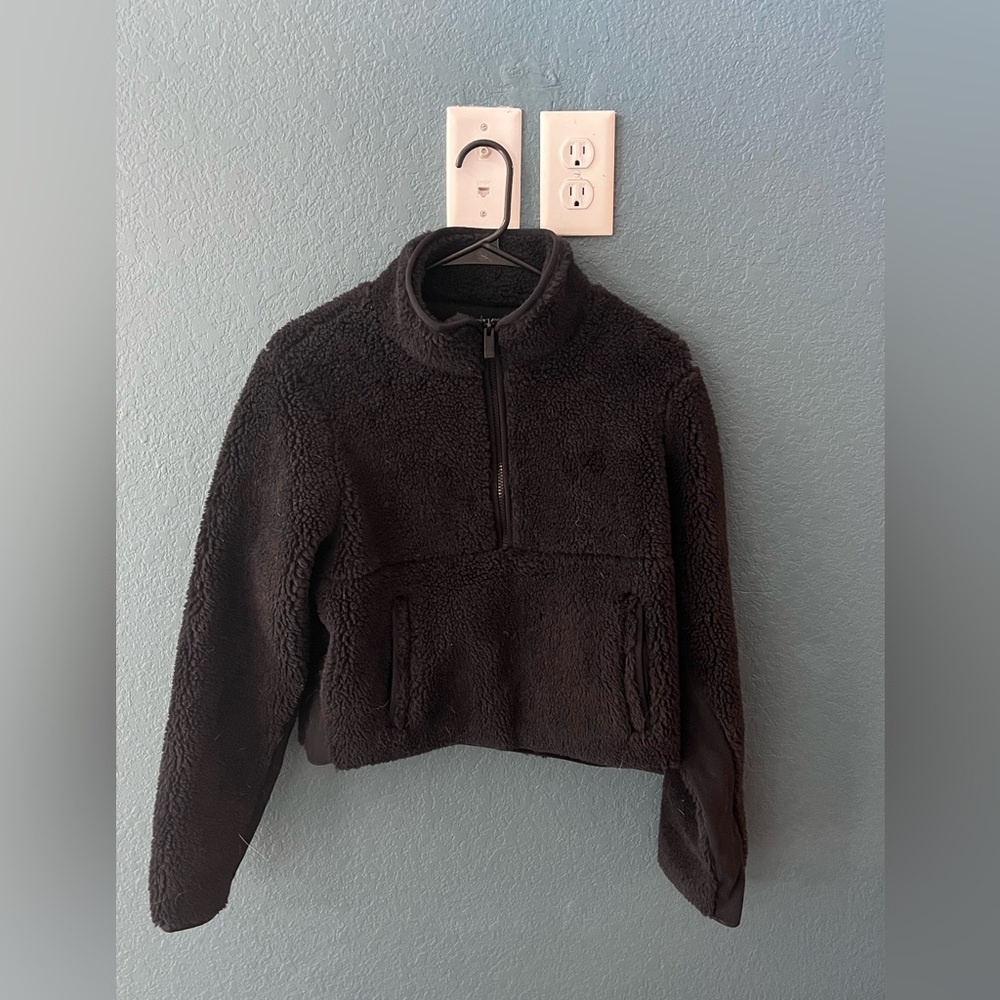 ALO Cropped Sherpa Pullover